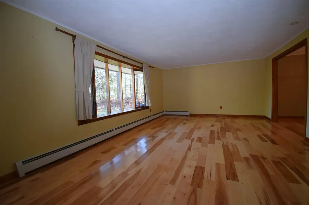 11 Sunshine Drive Kingston NH 03848