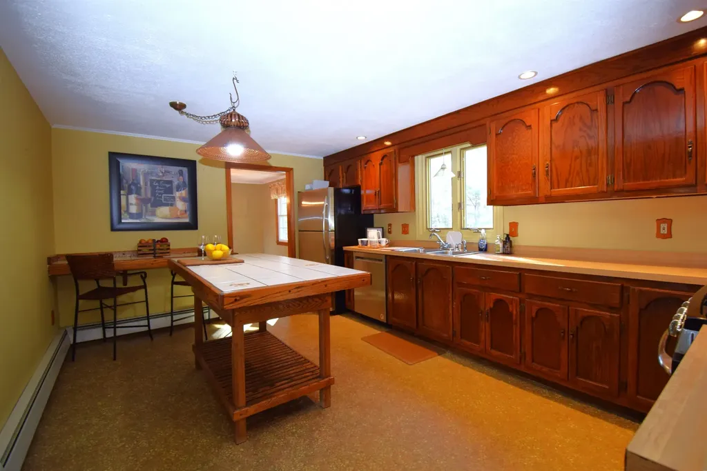 11 Sunshine Drive Kingston NH 03848