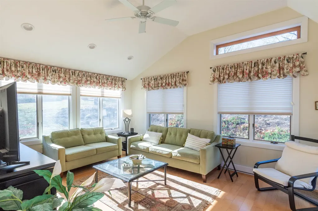 28 Crown Hill Road Atkinson NH 03811