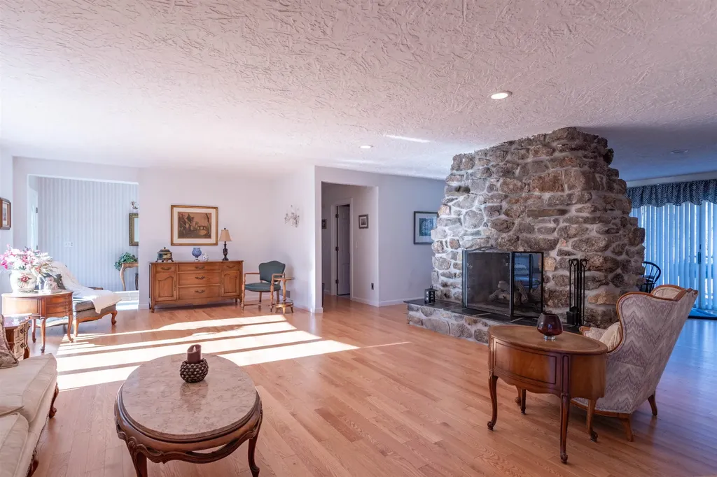 28 Crown Hill Road Atkinson NH 03811