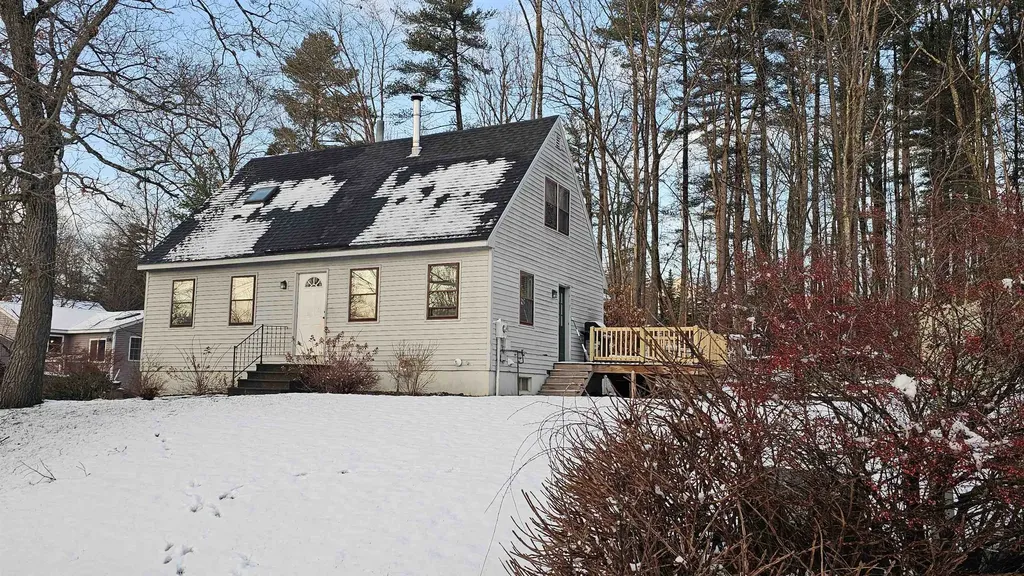 8 Rochester Lane Concord NH 03301