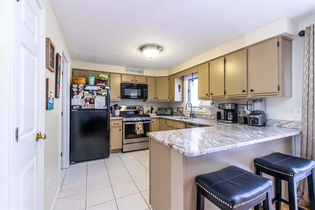 34 Eastmeadow Way Manchester NH 03109