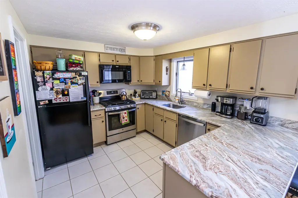 34 Eastmeadow Way Manchester NH 03109