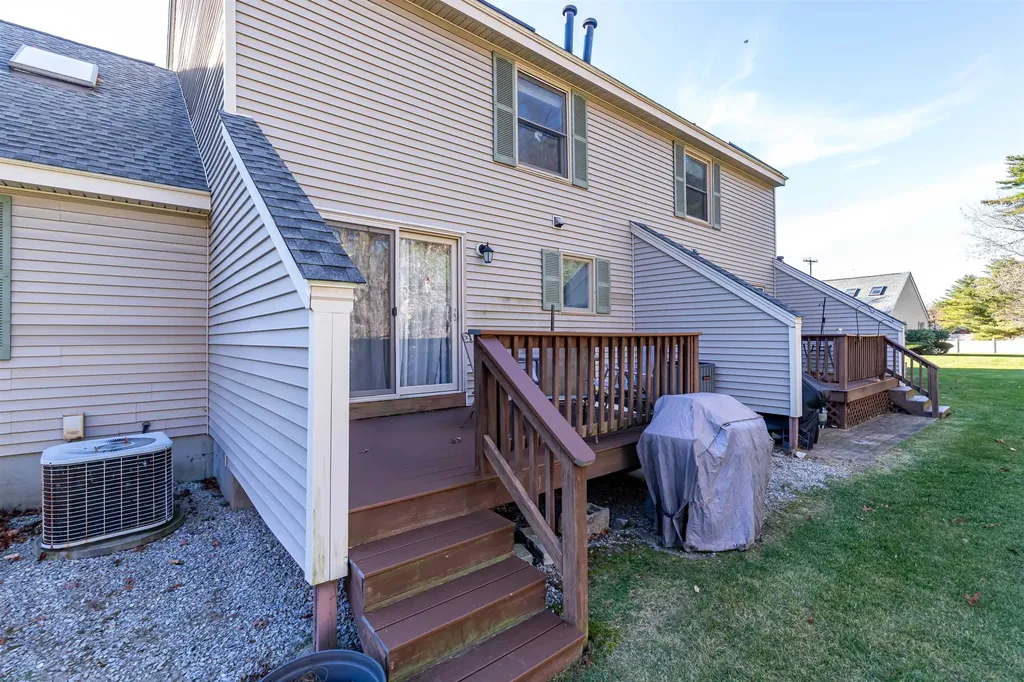34 Eastmeadow Way Manchester NH 03109