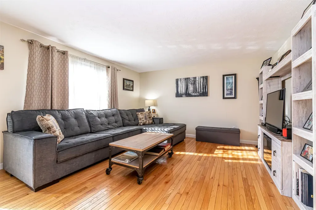 34 Eastmeadow Way Manchester NH 03109