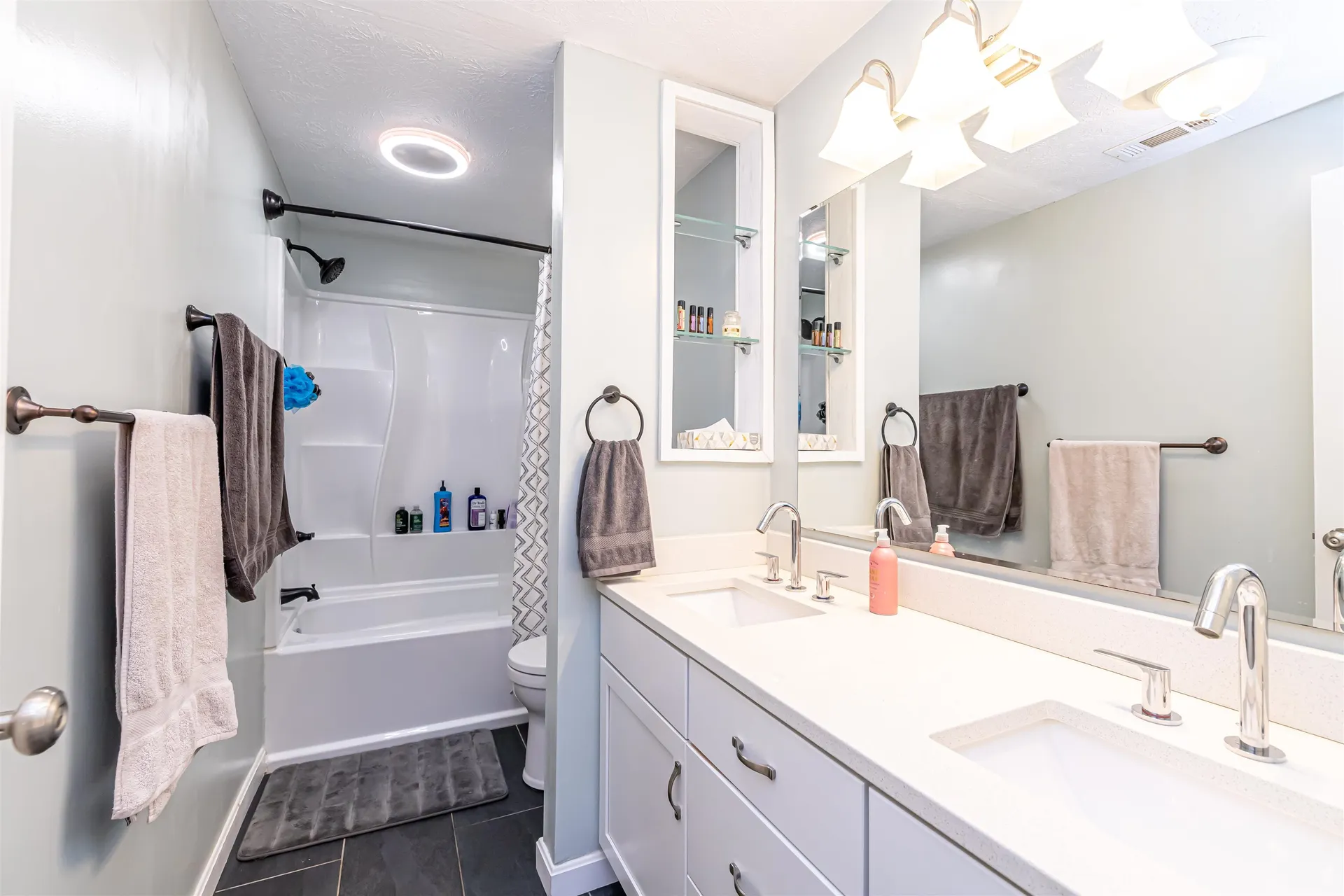 34 Eastmeadow Way Manchester NH 03109