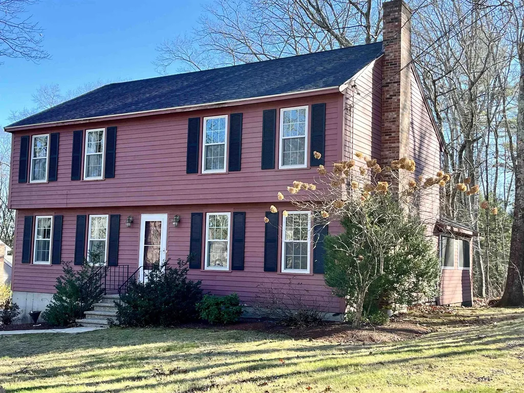 17 Glen Drive Hudson NH 03051-4427