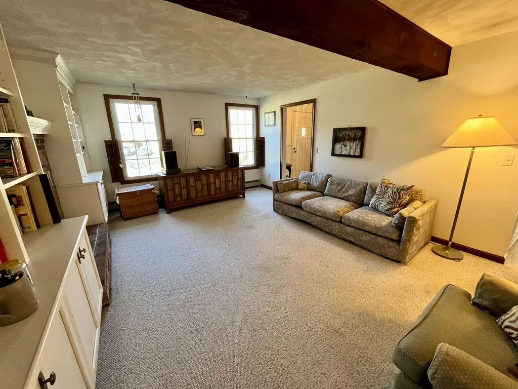 17 Glen Drive Hudson NH 03051-4427