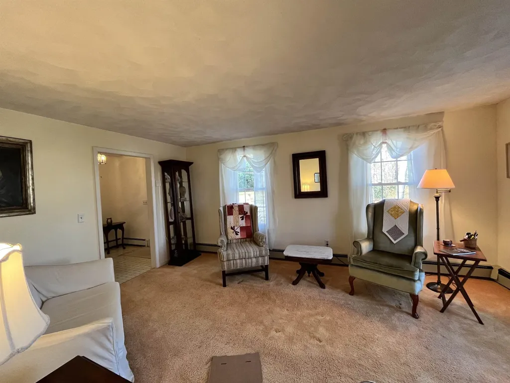 17 Glen Drive Hudson NH 03051-4427