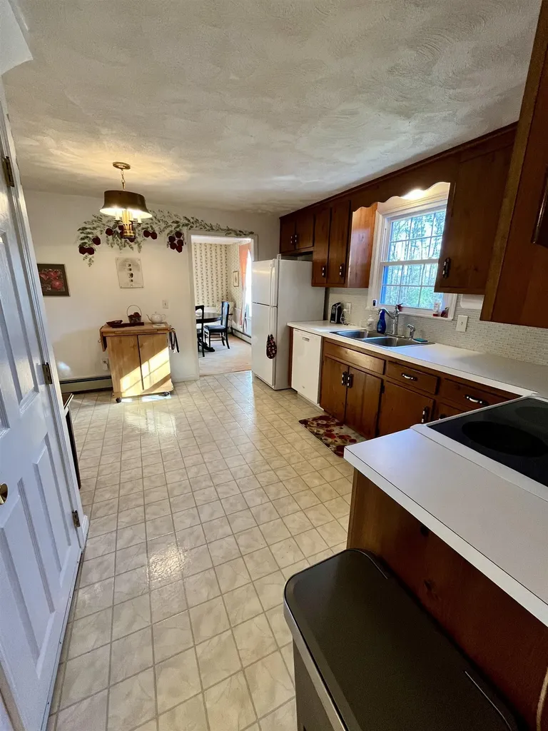 17 Glen Drive Hudson NH 03051-4427