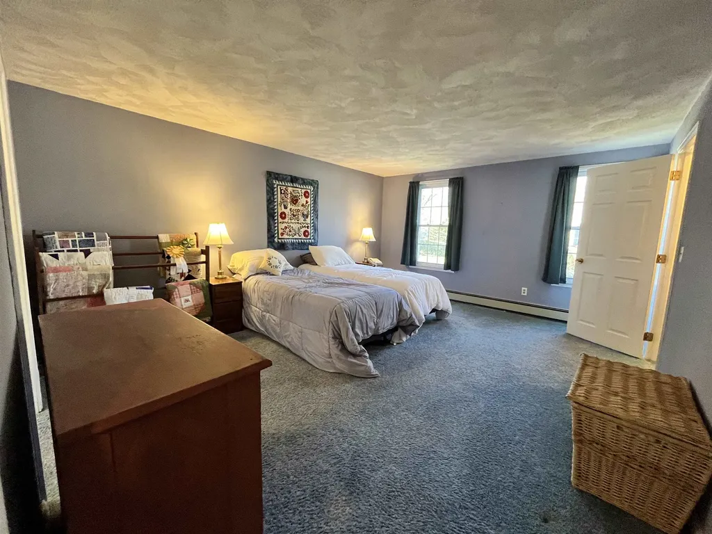 17 Glen Drive Hudson NH 03051-4427
