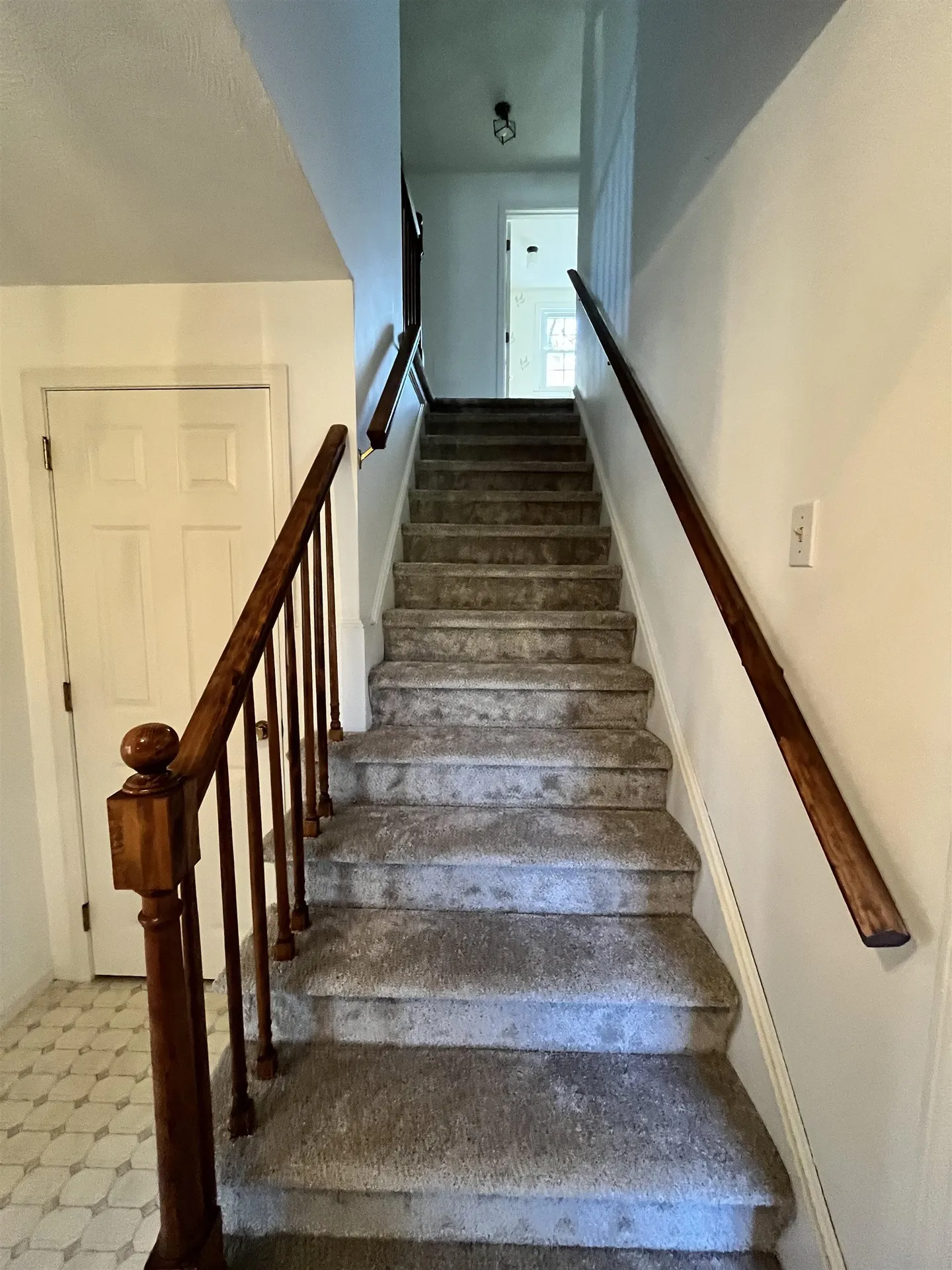 17 Glen Drive Hudson NH 03051-4427