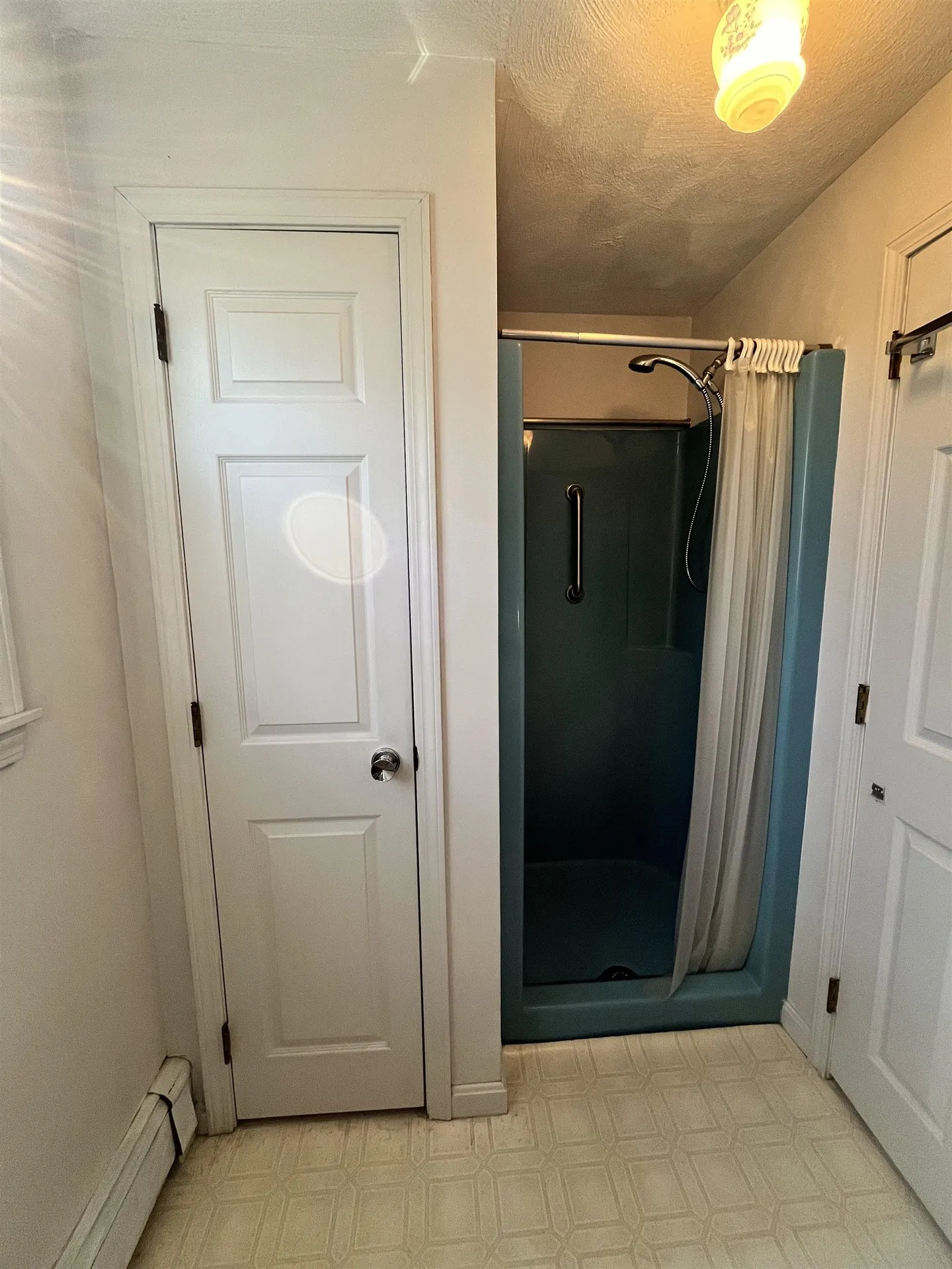 17 Glen Drive Hudson NH 03051-4427