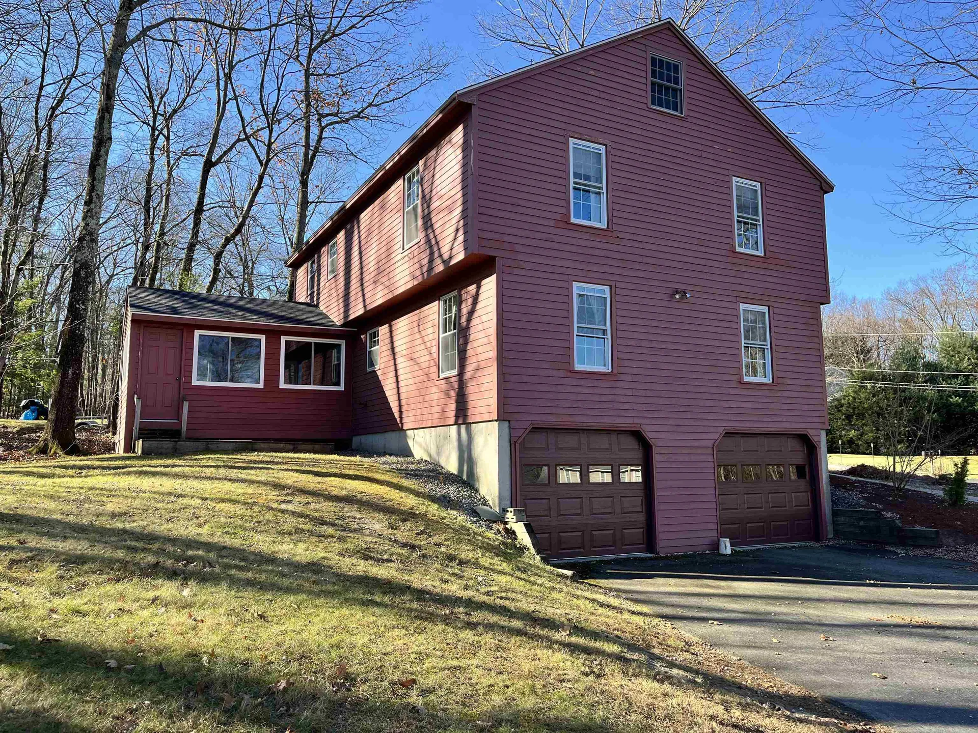 17 Glen Drive Hudson NH 03051-4427
