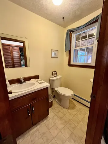 17 Glen Drive Hudson NH 03051-4427