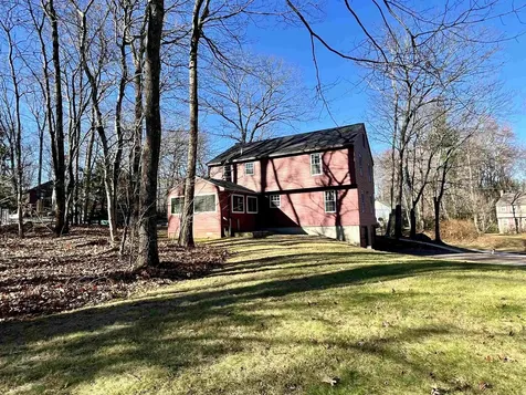 17 Glen Drive Hudson NH 03051-4427