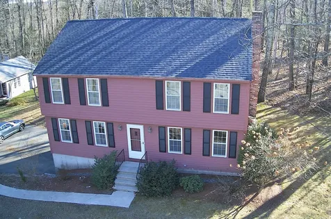 17 Glen Drive Hudson NH 03051-4427