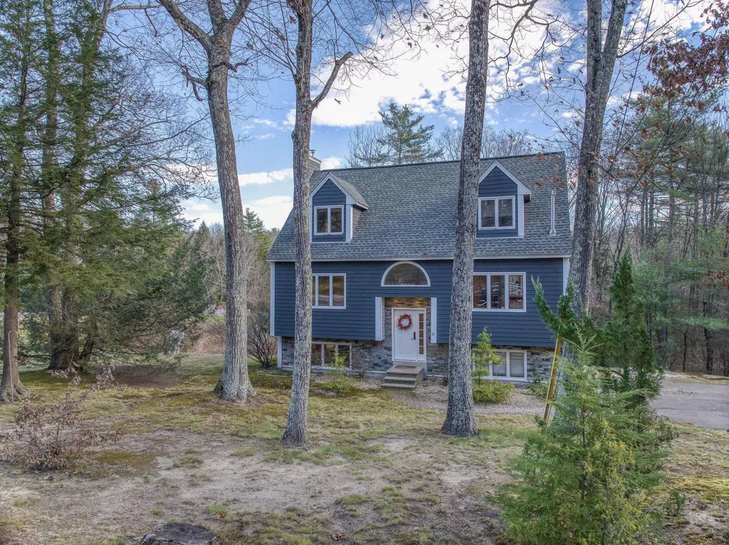 16 Stowell Road Bedford NH 03110