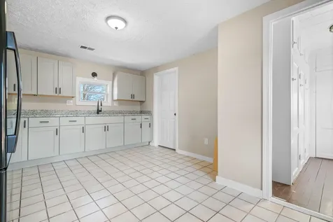 14 Middle Street Nashua NH 03060