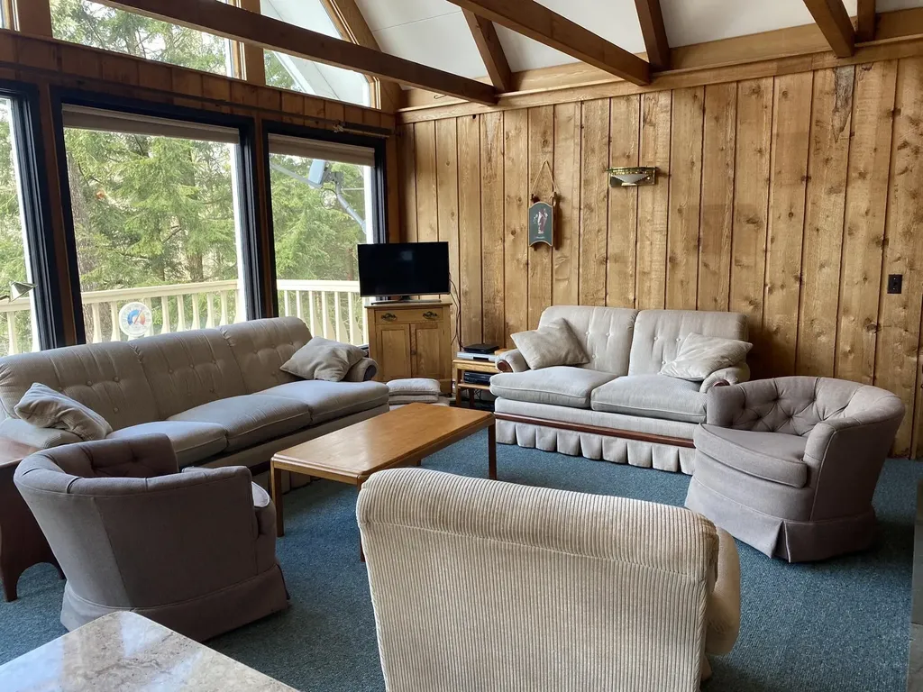 21 Dorr Fitch Road Dover VT 05356-0535