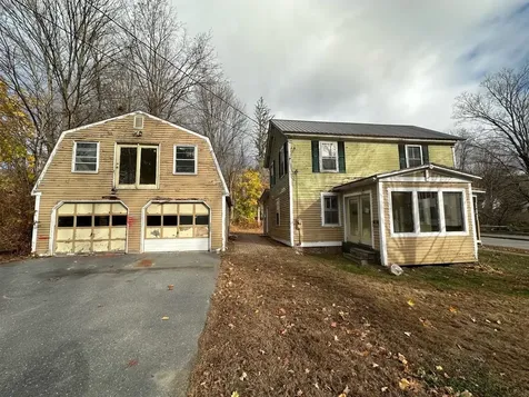 4 School Street Rockingham VT 05154
