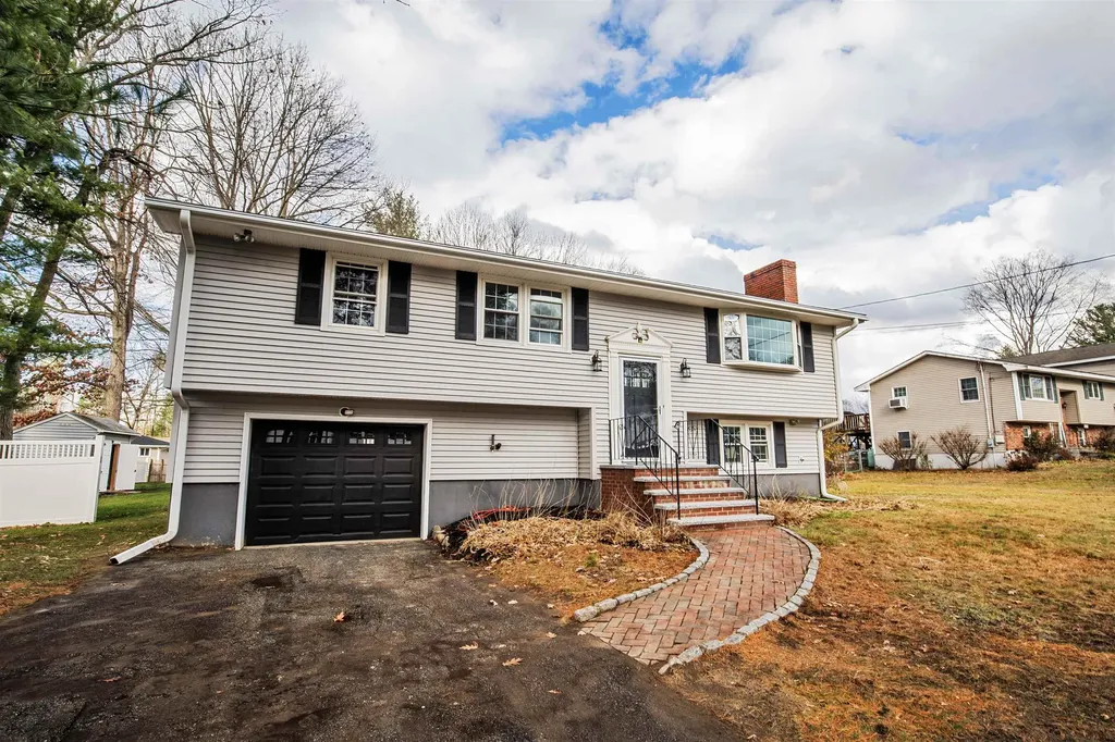 18 Hickory Lane Salem NH 03079
