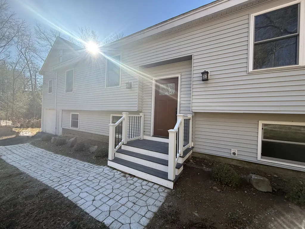 11 Currierville Road Newton NH 03858