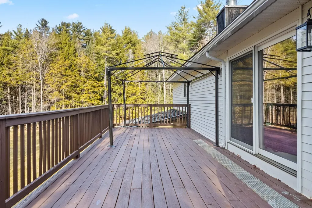 21 Avery Road Sunapee NH 03782