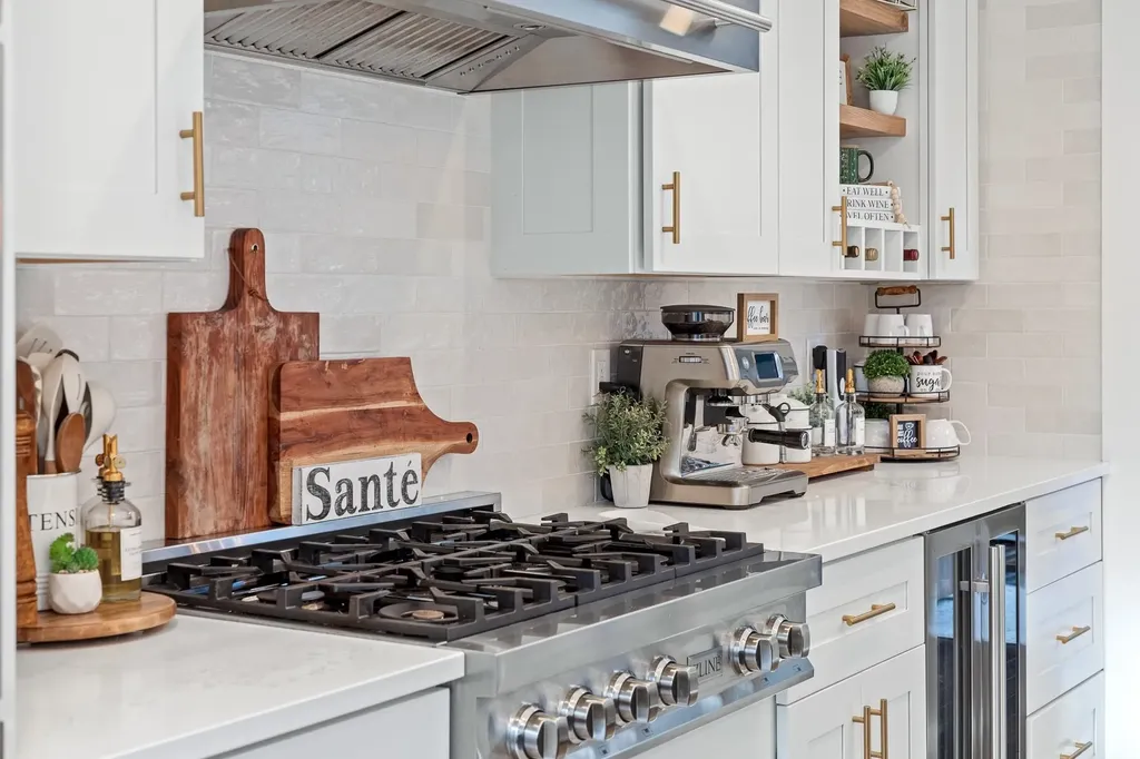 21 Avery Road Sunapee NH 03782