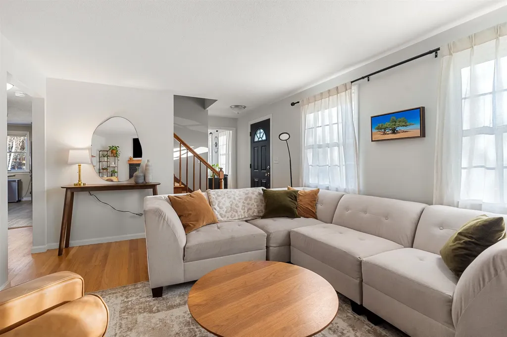 4 King George Drive Londonderry NH 03053