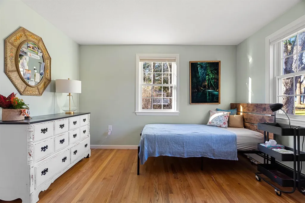 4 King George Drive Londonderry NH 03053