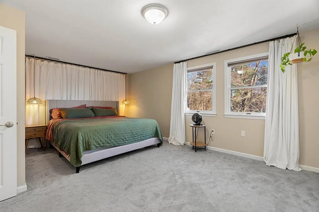 4 King George Drive Londonderry NH 03053