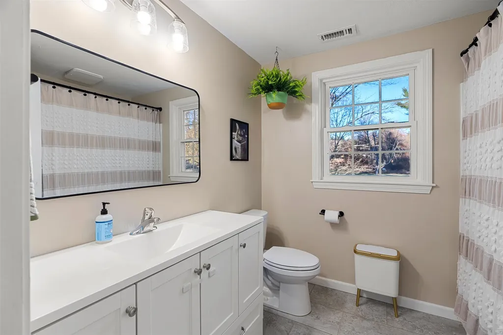 4 King George Drive Londonderry NH 03053