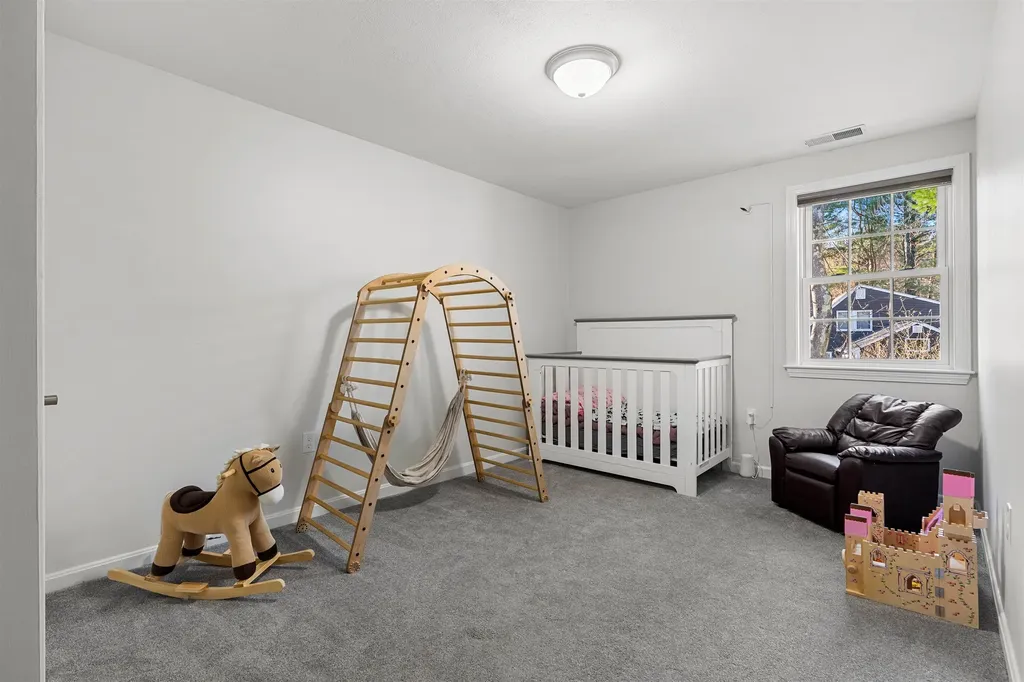 4 King George Drive Londonderry NH 03053