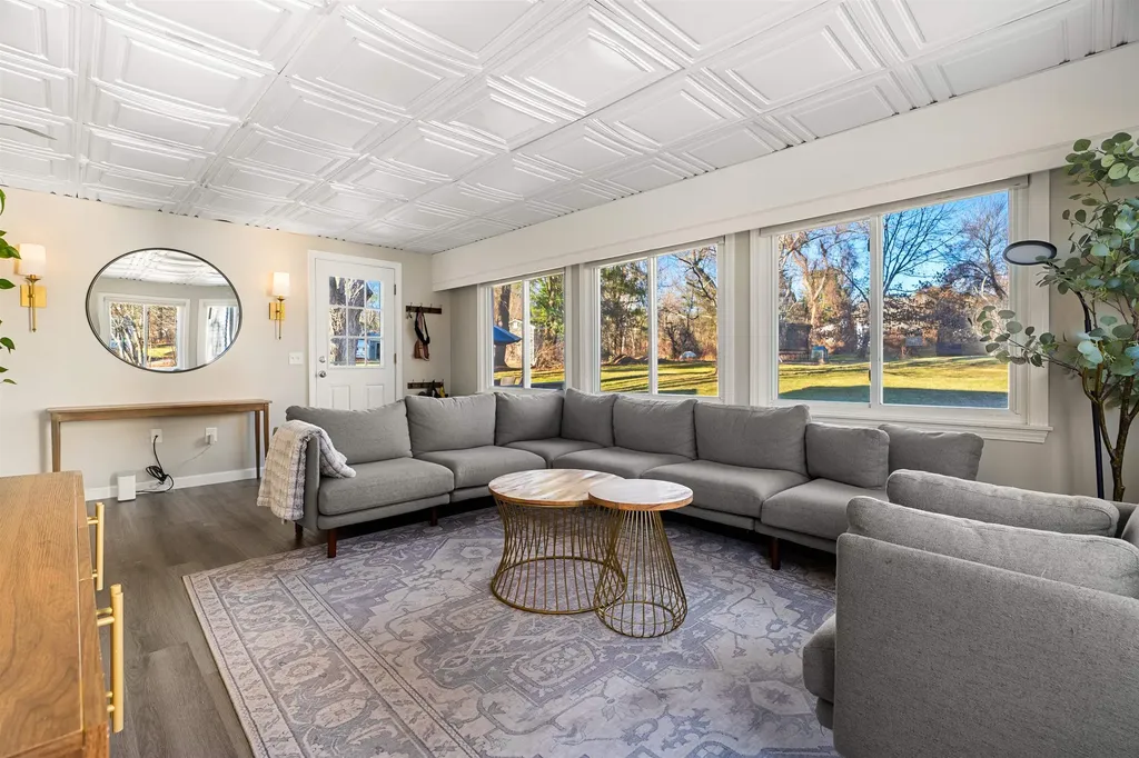 4 King George Drive Londonderry NH 03053