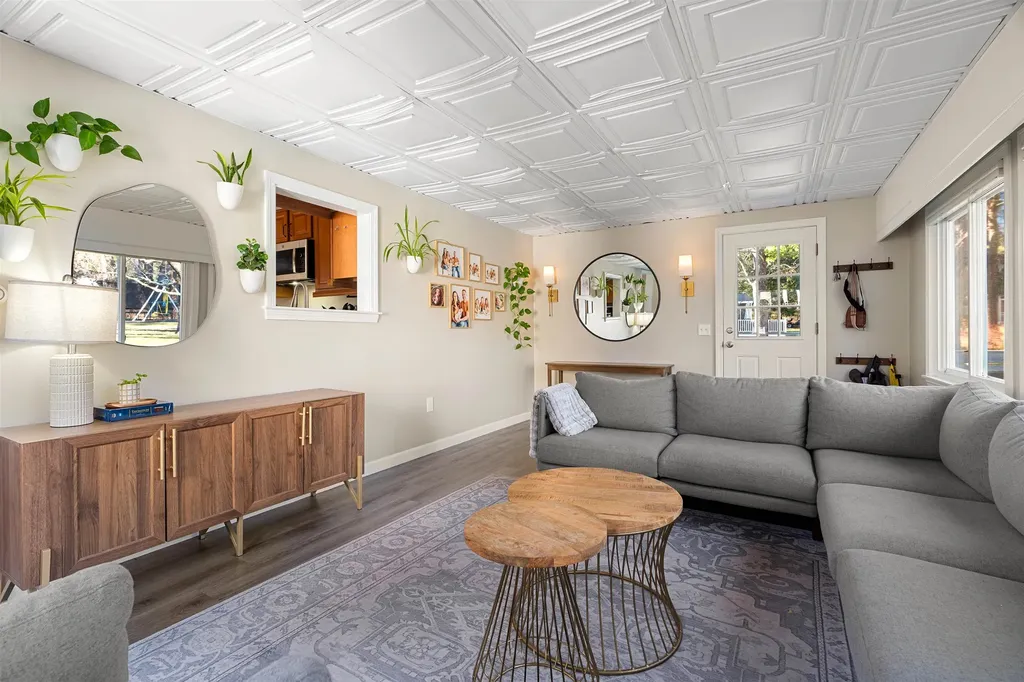 4 King George Drive Londonderry NH 03053