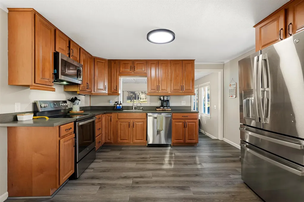 4 King George Drive Londonderry NH 03053