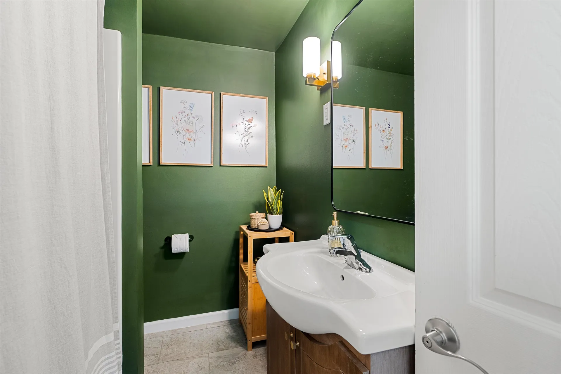 4 King George Drive Londonderry NH 03053