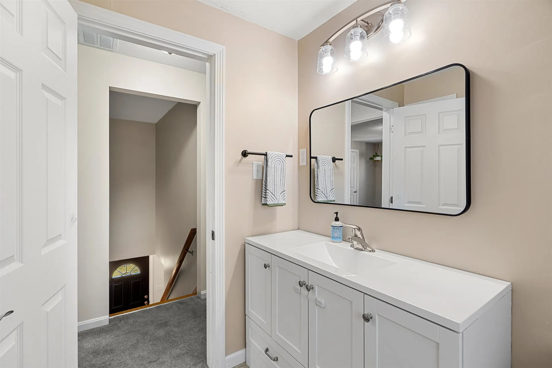 4 King George Drive Londonderry NH 03053