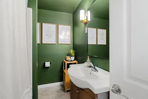 4 King George Drive Londonderry NH 03053