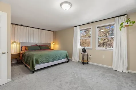 4 King George Drive Londonderry NH 03053