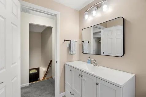 4 King George Drive Londonderry NH 03053