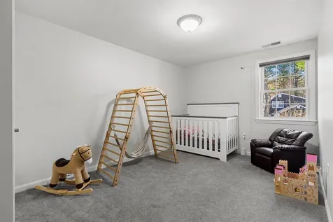 4 King George Drive Londonderry NH 03053