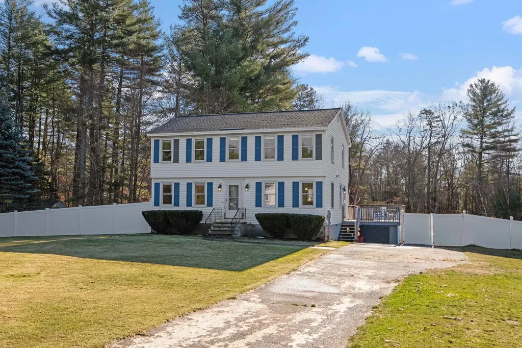 7 Morway Drive Londonderry NH 03038