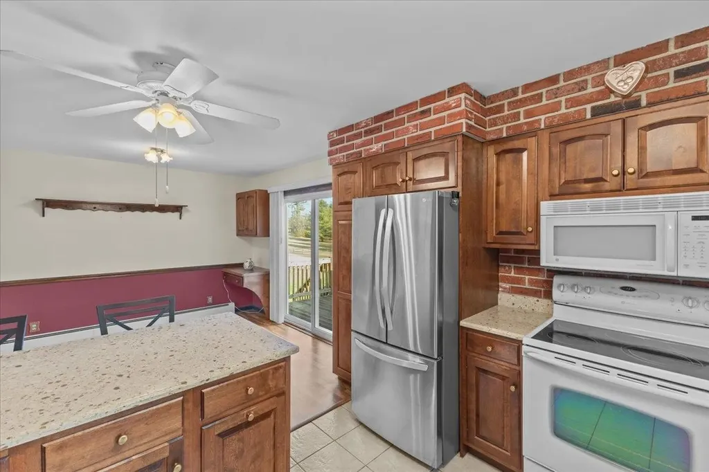 93 Old Stage Road Georgia VT 05468