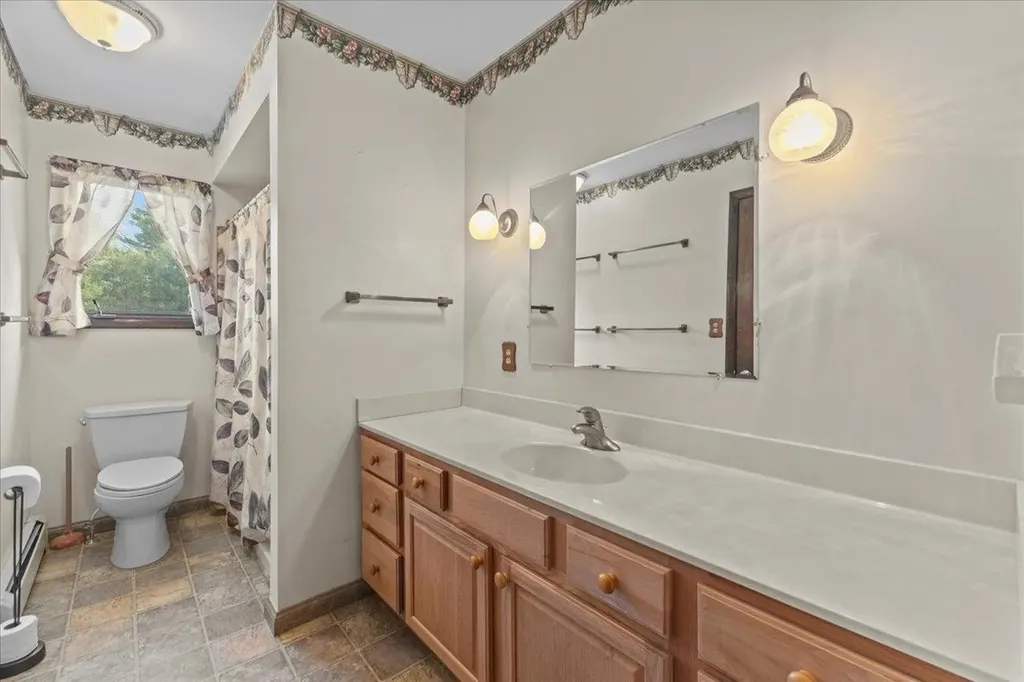 93 Old Stage Road Georgia VT 05468