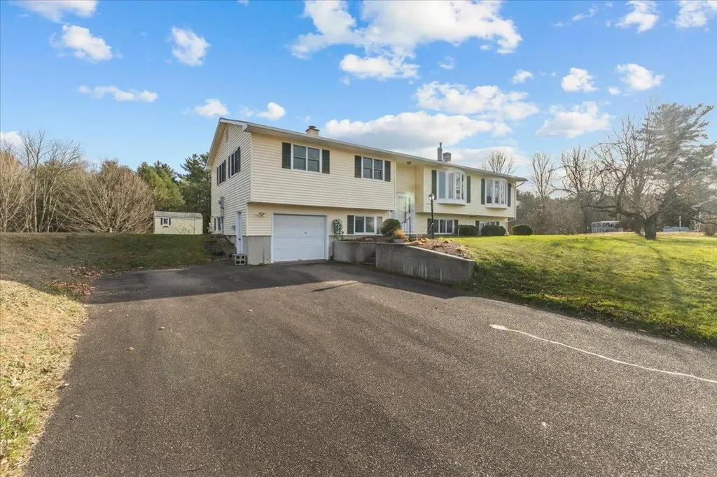 93 Old Stage Road Georgia VT 05468