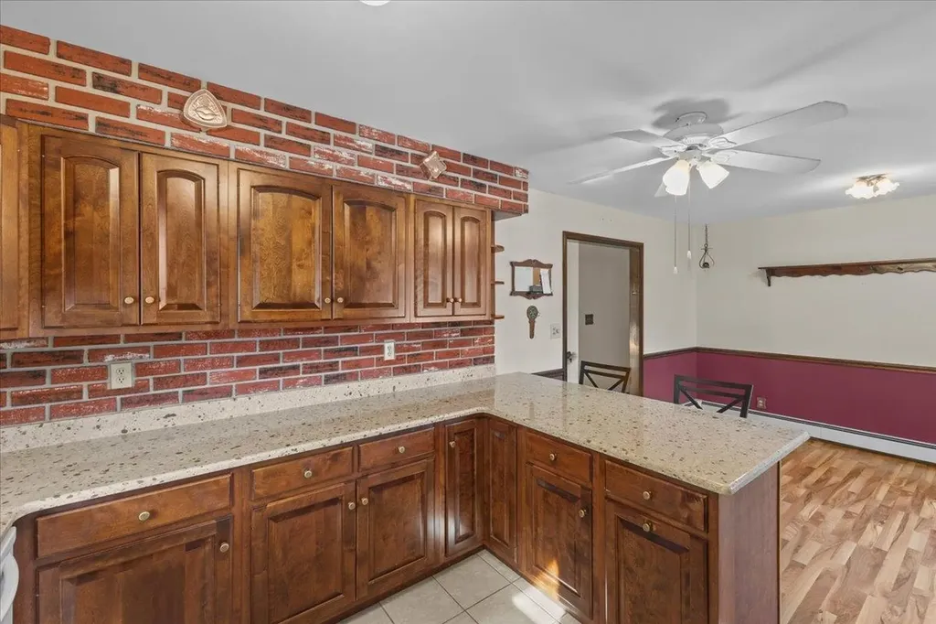 93 Old Stage Road Georgia VT 05468