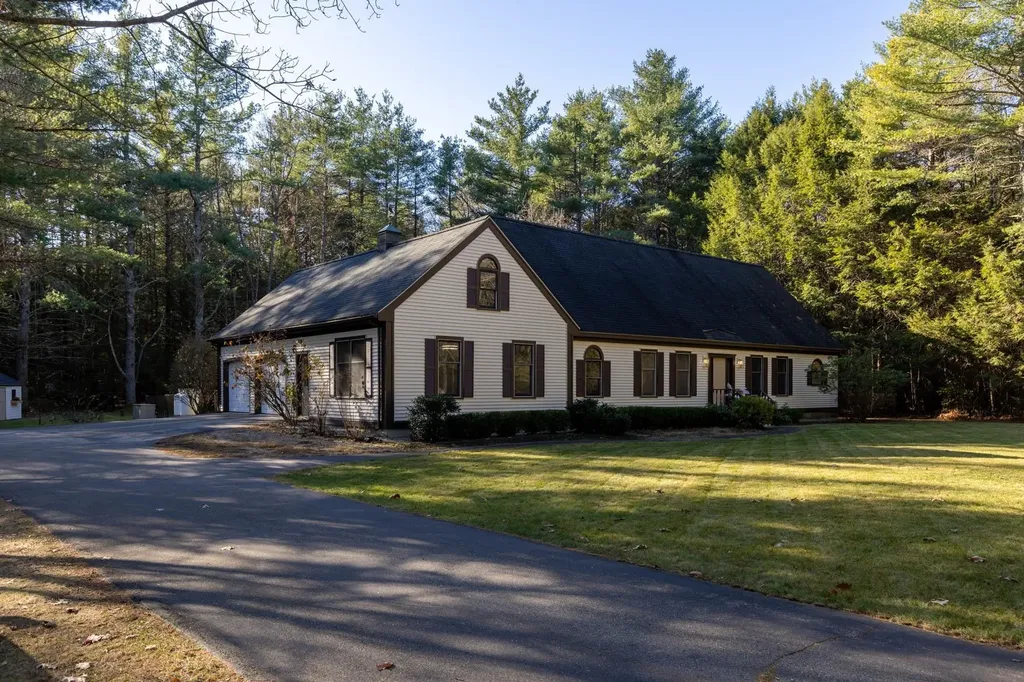 125 Woods Run Rollinsford NH 03869