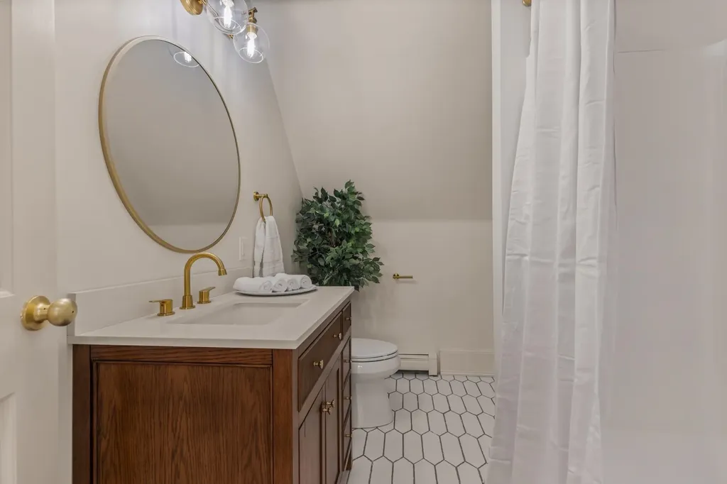 125 Woods Run Rollinsford NH 03869